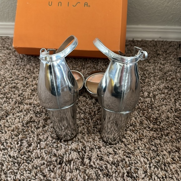 Unisa shiny silver heels - Picture 3 of 5